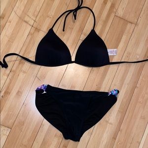 Black bikini